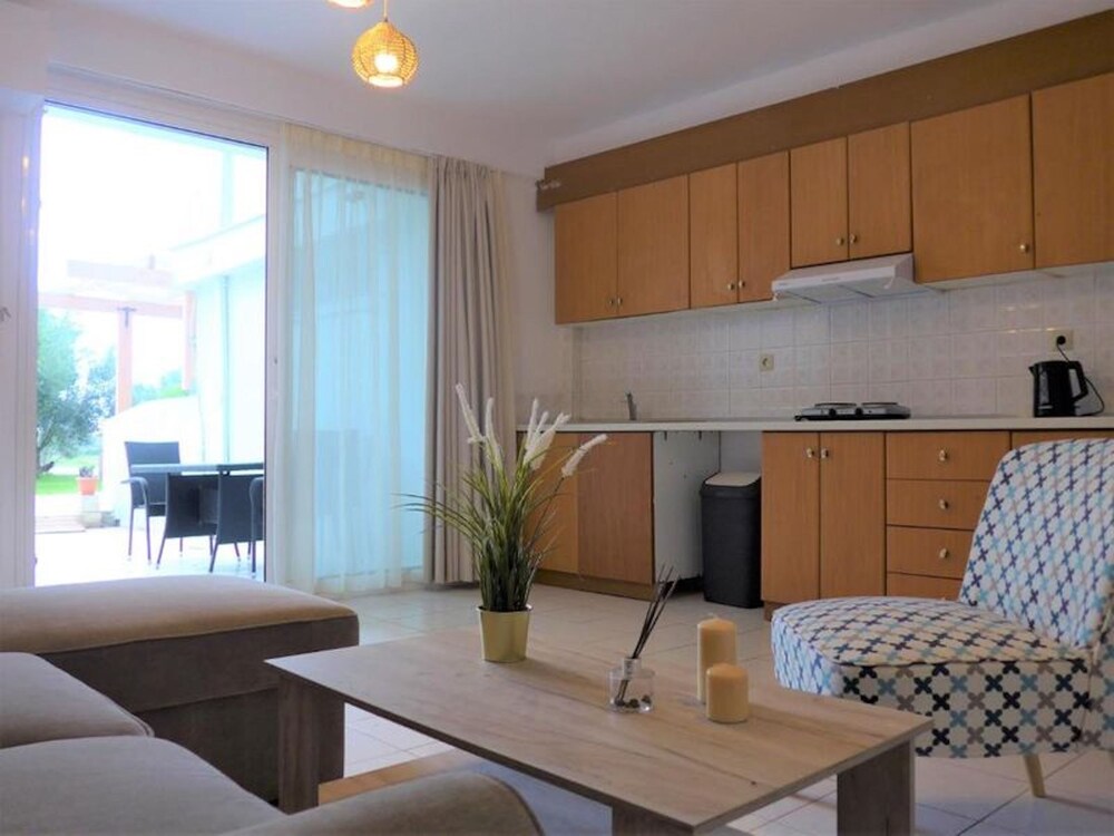 "kalamaki Plaza Apartments 'elia'"