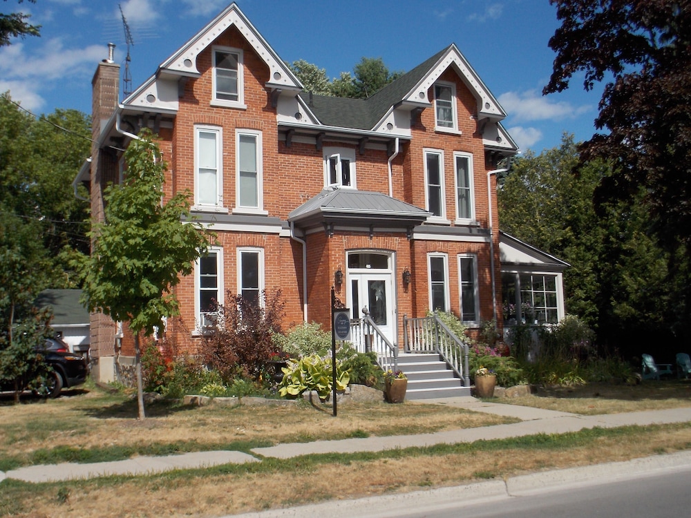 Gananoque Vacations - Seaway Manor - Property Image 22