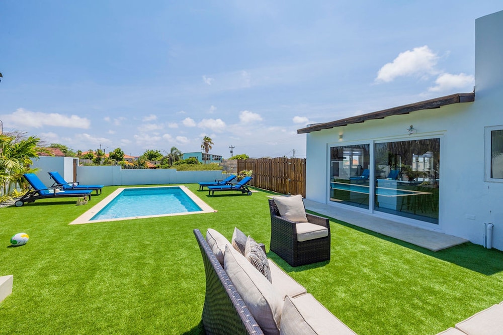 2BR Countryside Home w Sea Views Private Pool