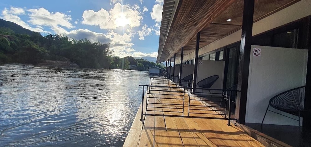Riverside Hill Resort & Restaurant