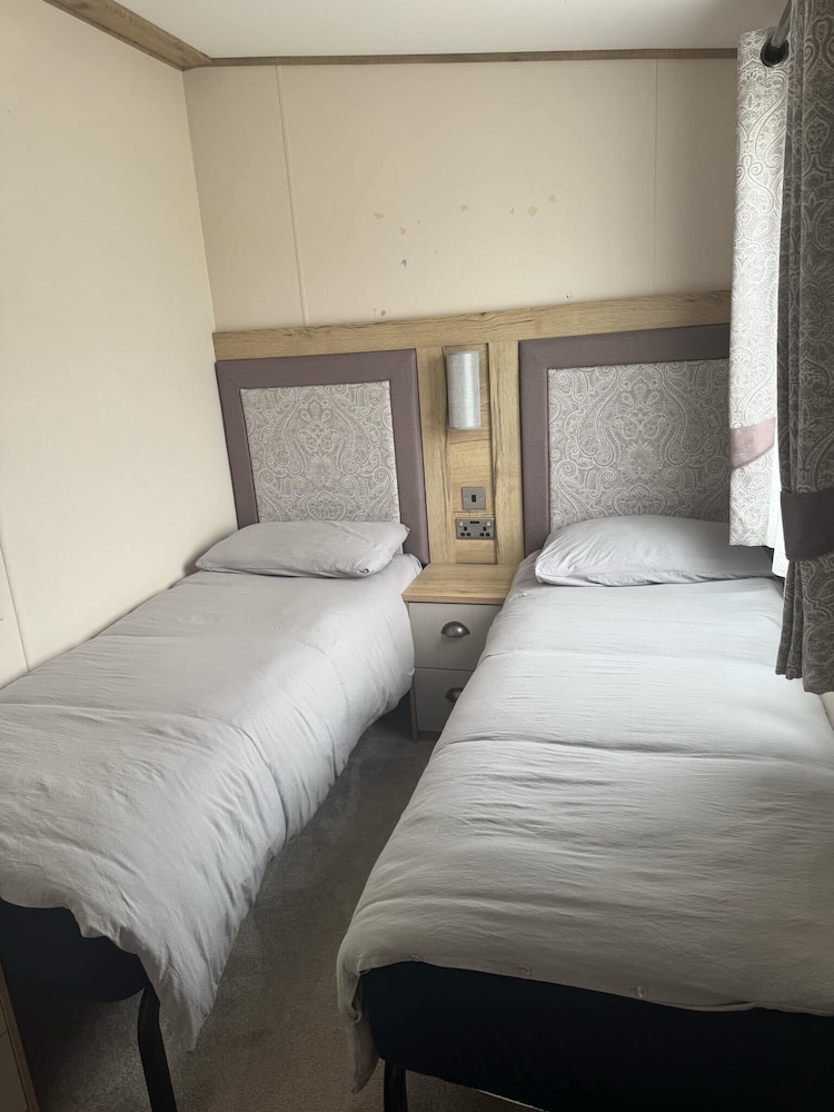 Luxury 2 Bedroom van Pets go Free