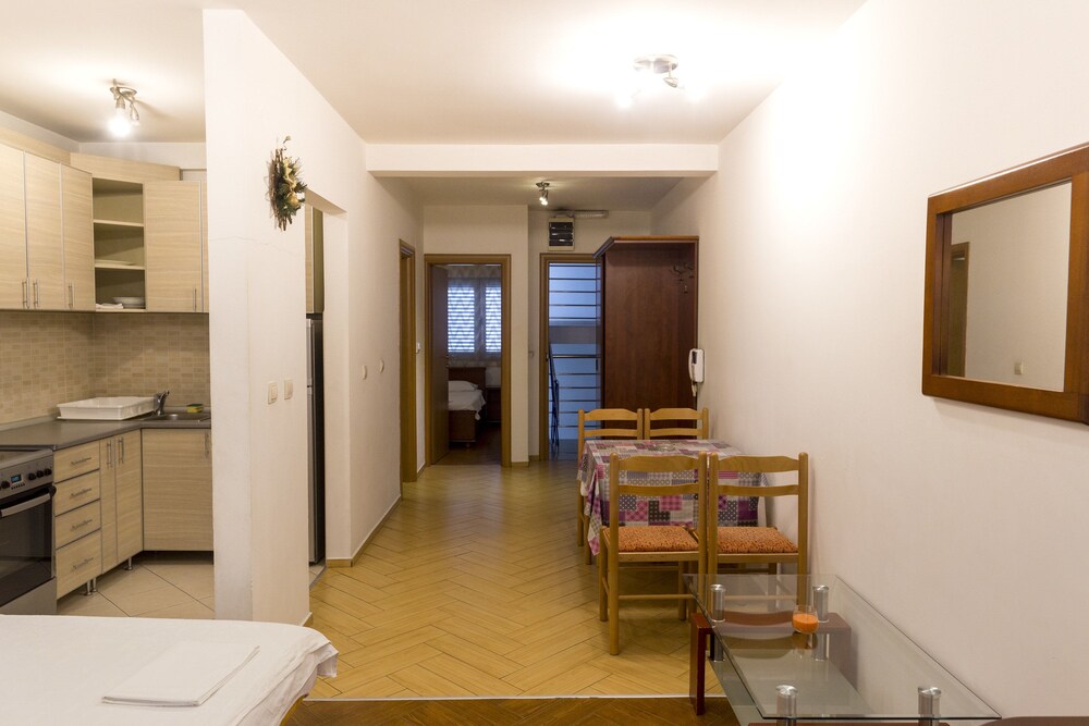 SMS Apartments