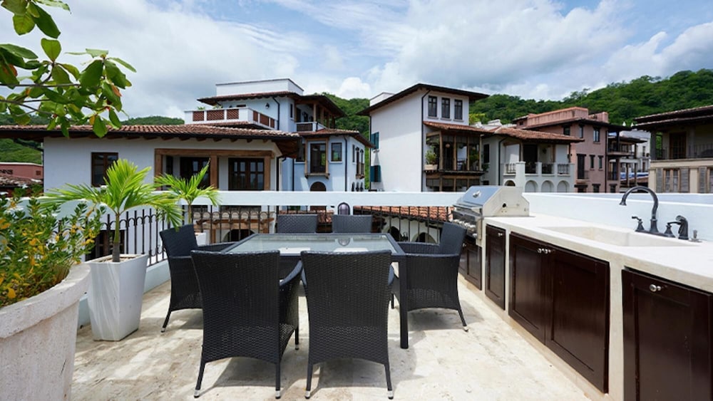 Las Catalinas 3BR House w Pool Rooftop Terrace Casa Cazenovia