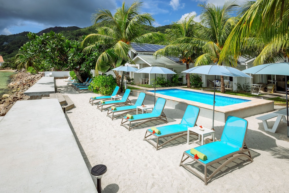 Le Nautique Luxury Beachfront Apartments photo 2