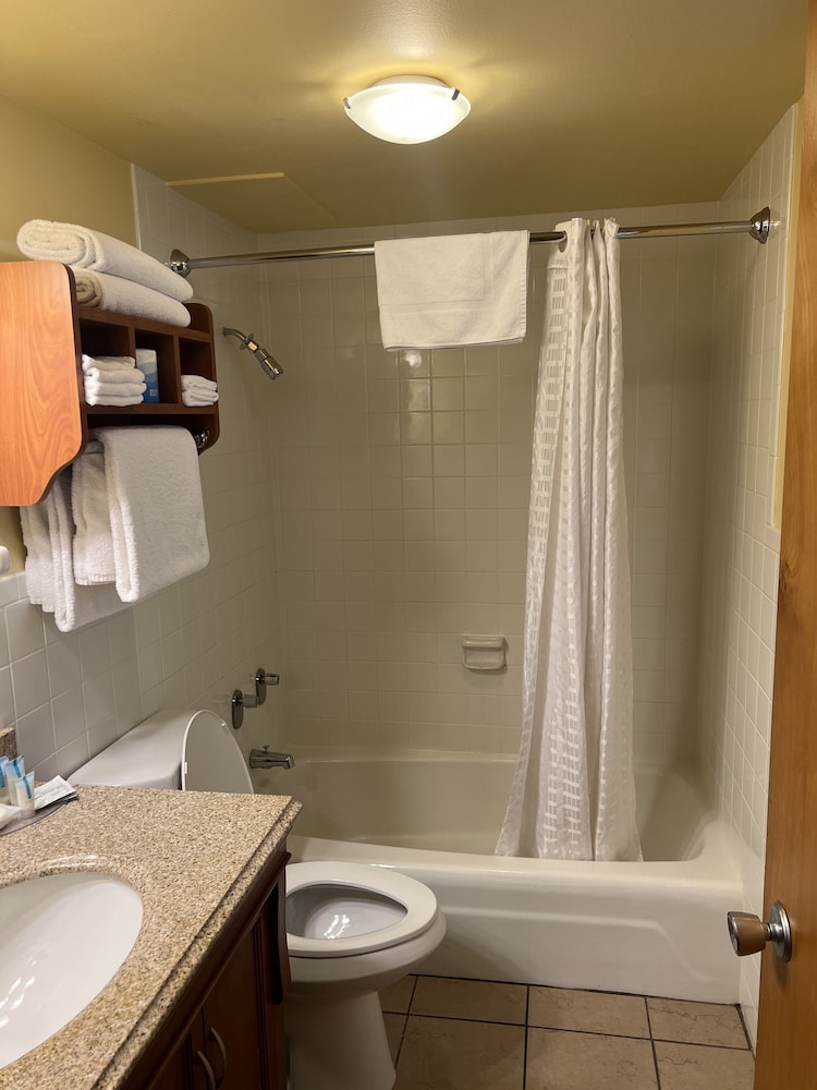 All Star Inn & Suites