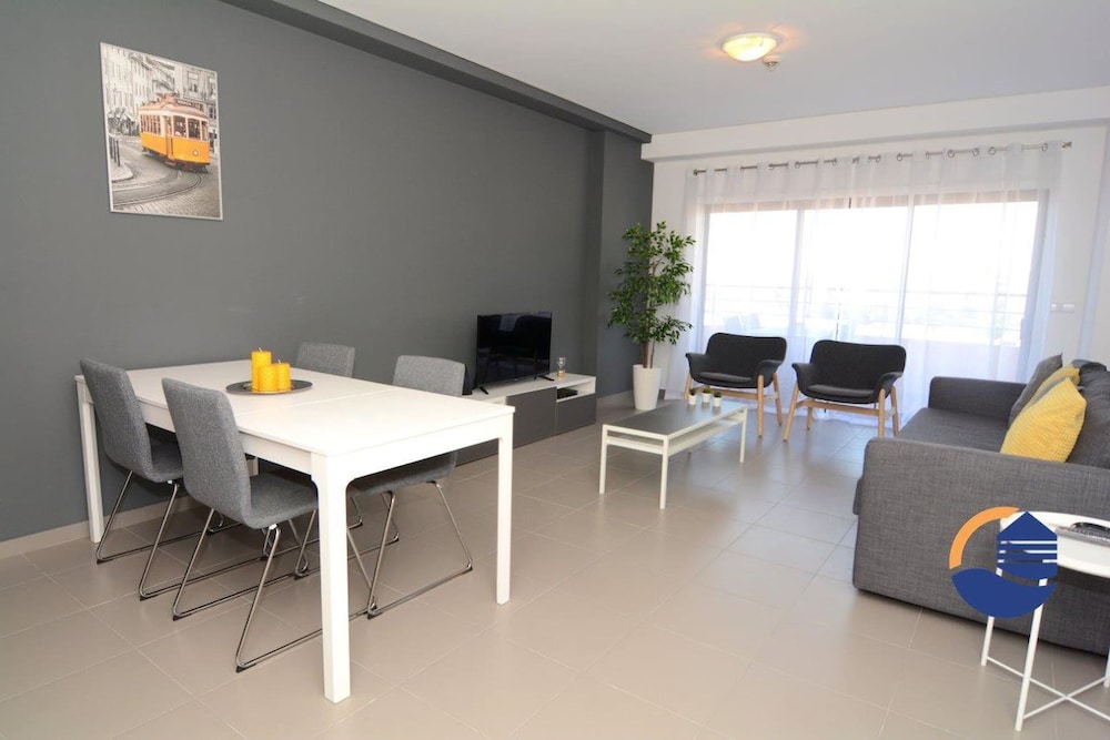 16 in Portim o With 2 Bedrooms and 2 Bathrooms