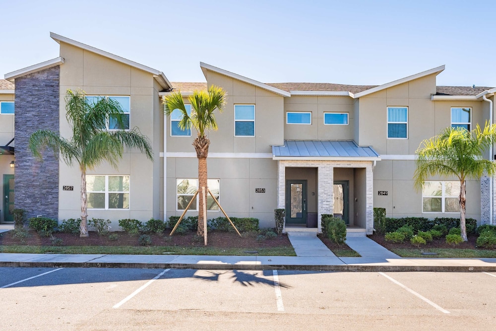 Private Disney Oasis With Pool Hot Tub Ps5 and Modern Amenities