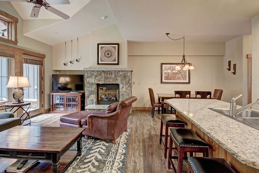 Ski-in 2br W/luxe Decor Steps To Winter Activities 2 Bedroom Townhouse by RedAwning
