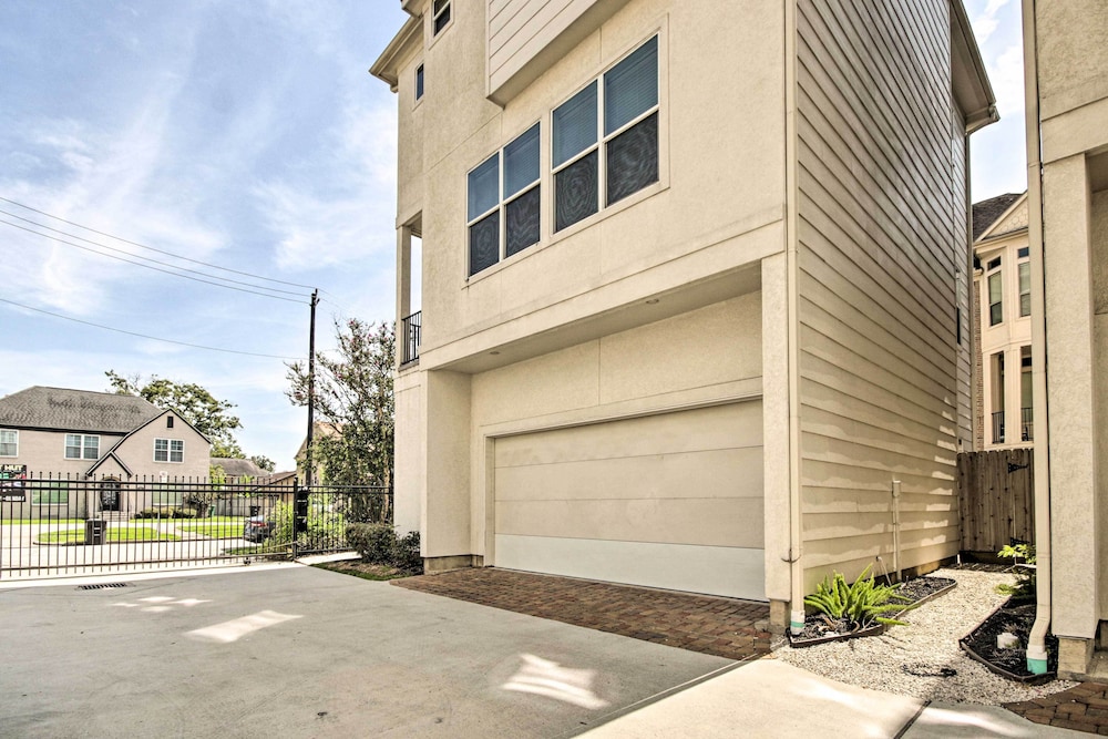 3-story Home Near Museums, Nightlife & Downtown! view 4