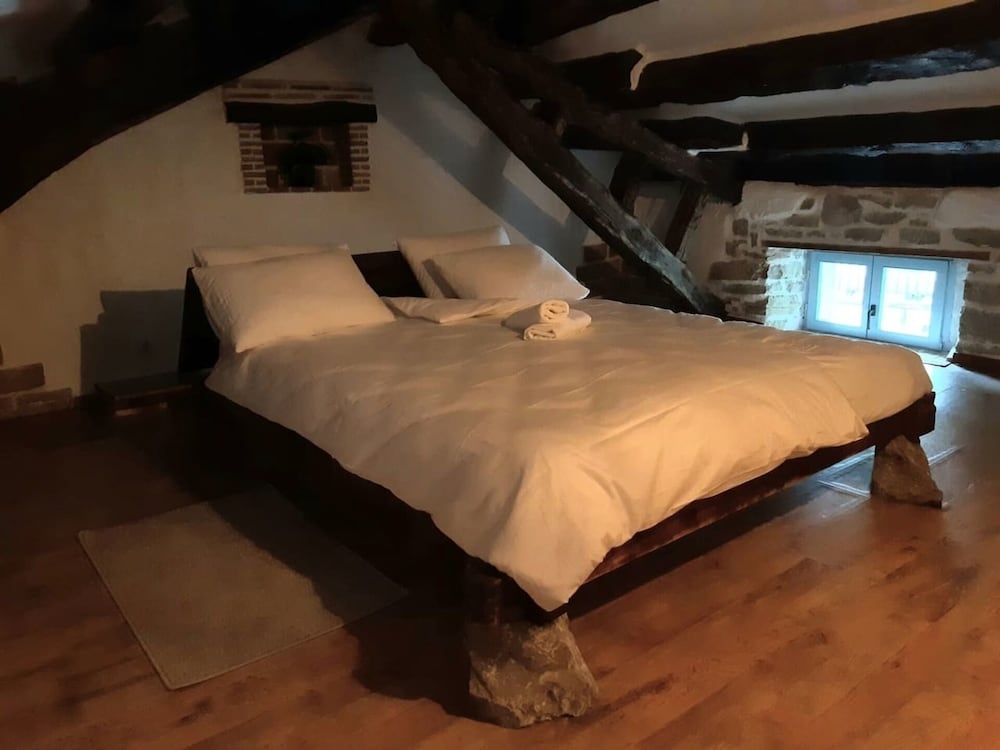 Beautiful 3-bed House in Kotli view 5