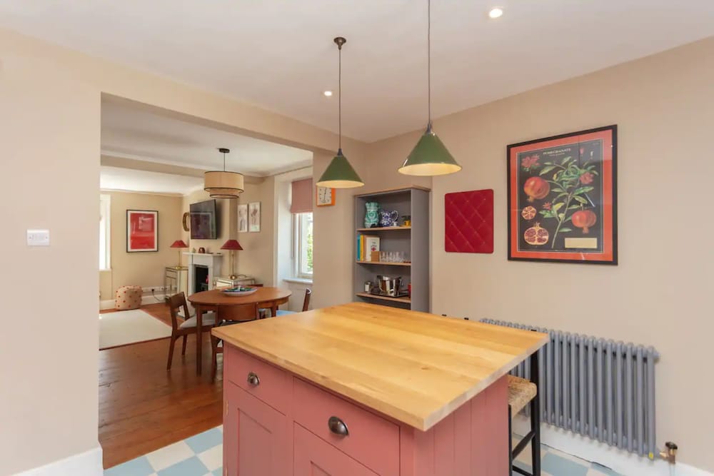 Stunning 2 Bedroom Apartment in the Heart of Chelsea