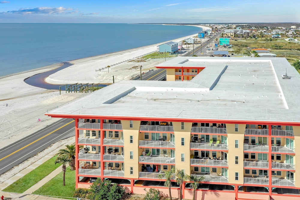 Paradise Shores 105