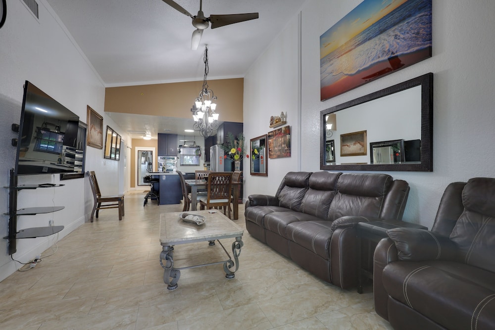 Lakefront Getaway w/ Dock Near Las Olas Beach