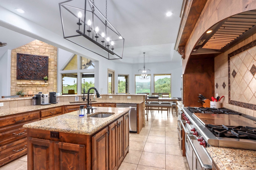Piece of Haven A Hill Country Retreat for 7!