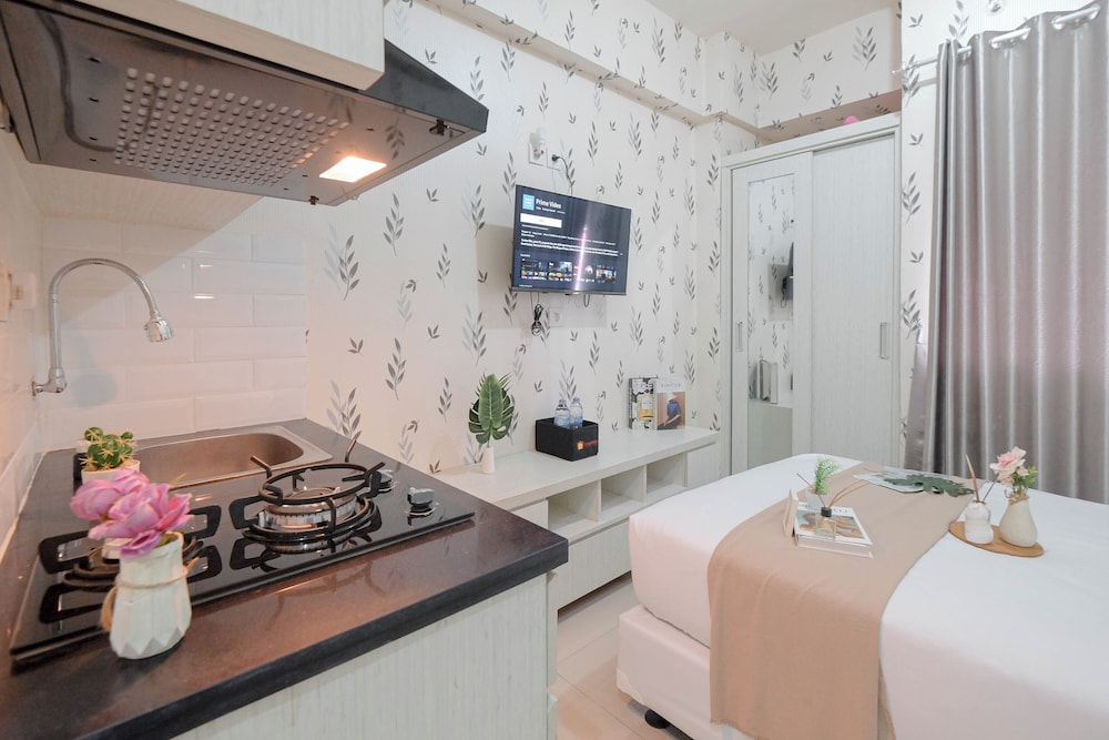 Soft And Strategic Studio At Green Pramuka City Apartment