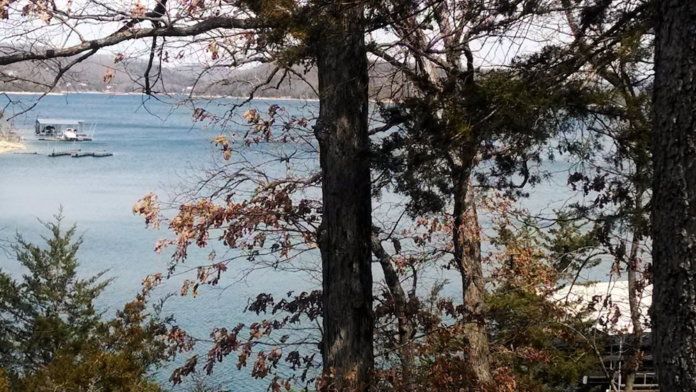 Lake Shore Cabins on Beaver Lake