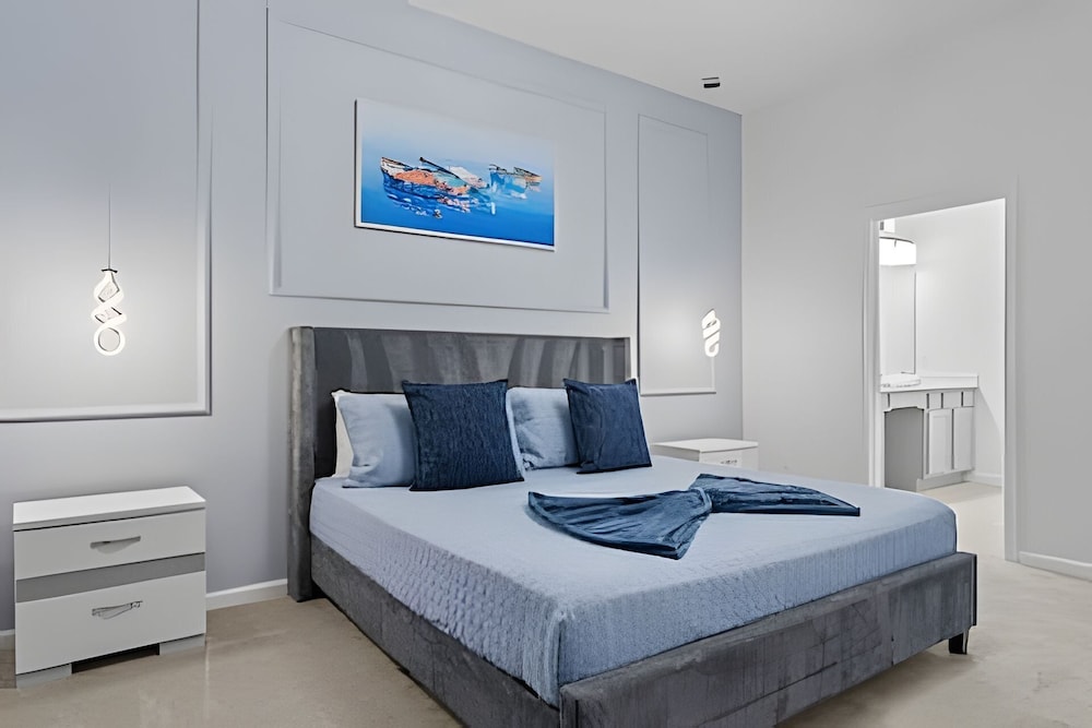 Luxurious 9BR Paradiso Pool, Cinema & Game Room