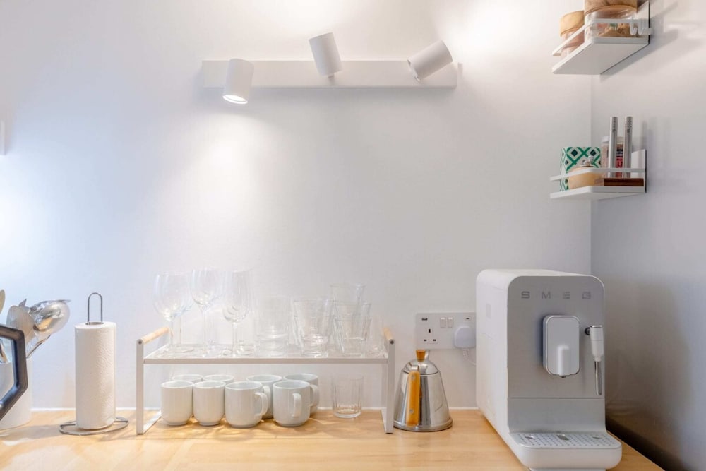 Chic 1BD Maisonette W/hot Tub, King's Cross!