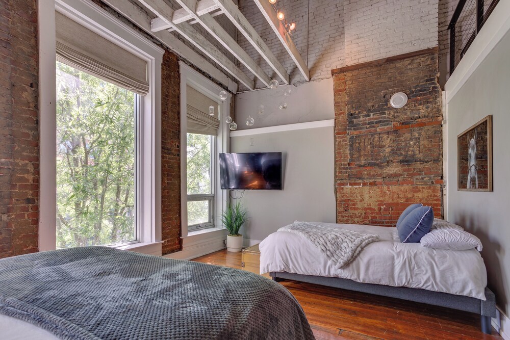 'kentucky Bourbon Loft' ~ Downtown Louisville