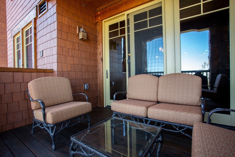 Grand Lodge - 3 Bedroom Deluxe #308 - Ski-in/out 3 Condo