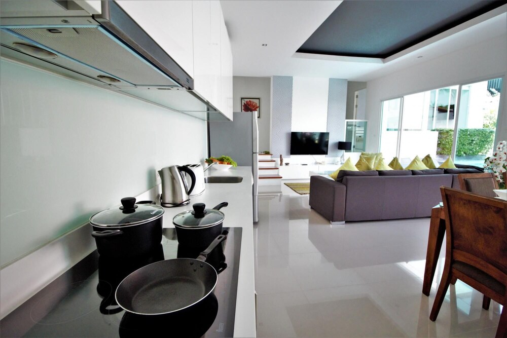 AR Private Pool Villa High Speed Wi-fi Cable TV view 4