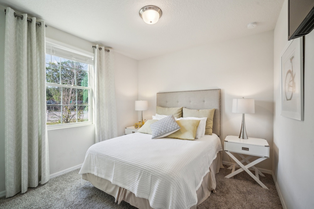 Relaxing Pet-friendly Spring Hill Escape 4 Bedroom Home