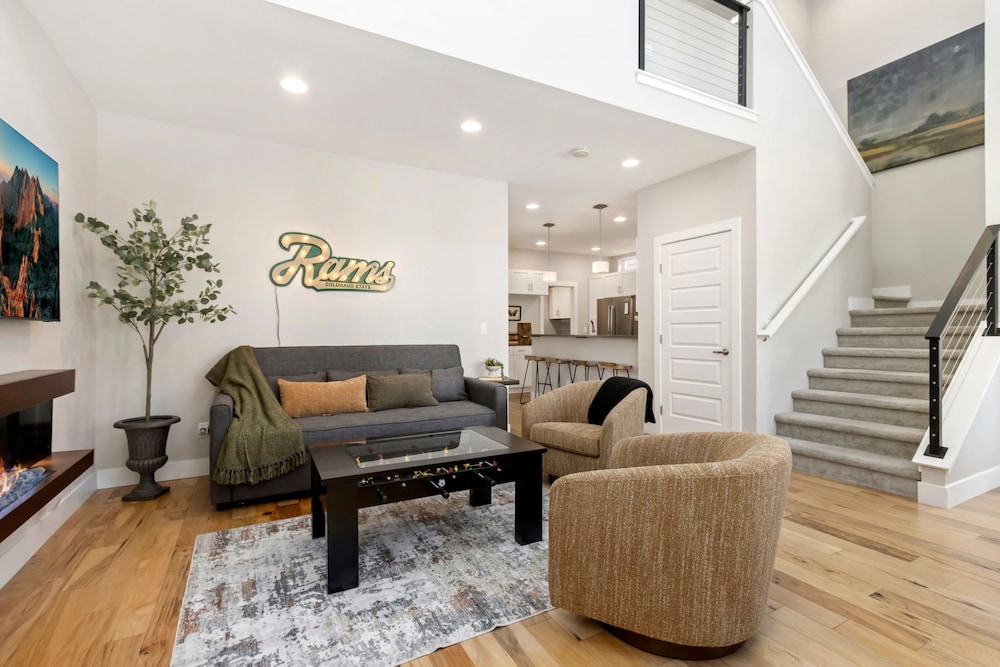 Rams Roost Rooftop Hot Tub, Patio & Family Fun