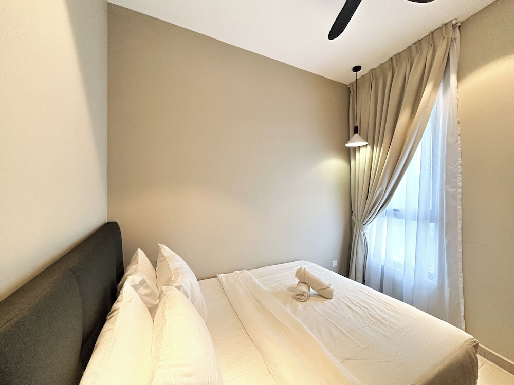 The Paxtonz by Manhattan Group