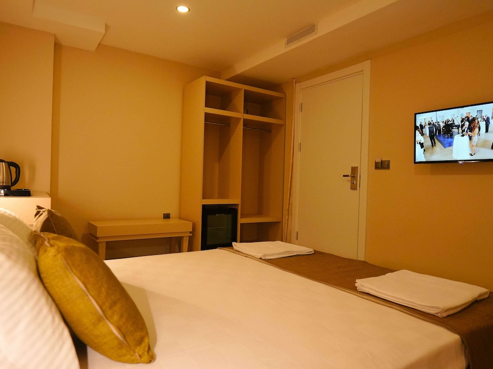 Bonnie City Hotel - Image 18