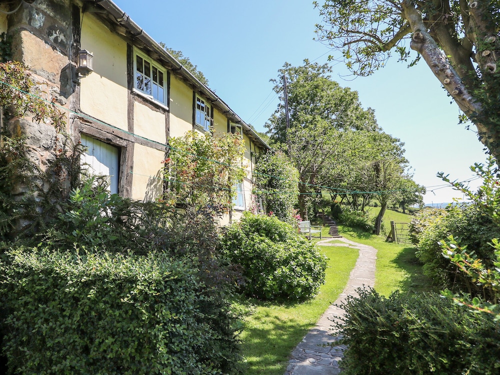 Lower Dolgenau- The Cottage