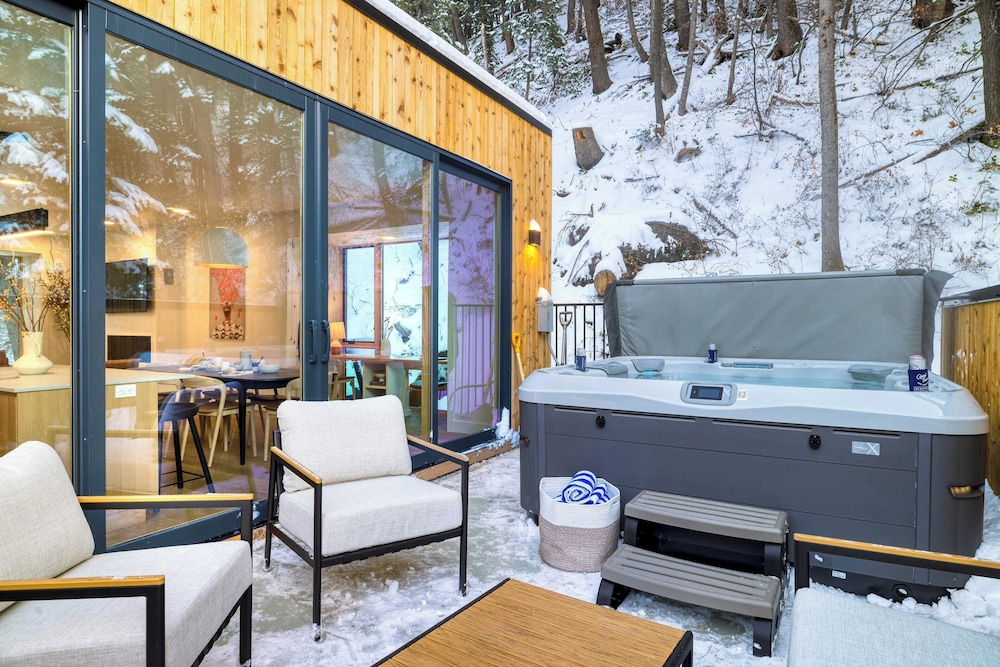 Parkview Mountain House Luxury Ski Home w/ Hot Tub Near Trails & Downtown
