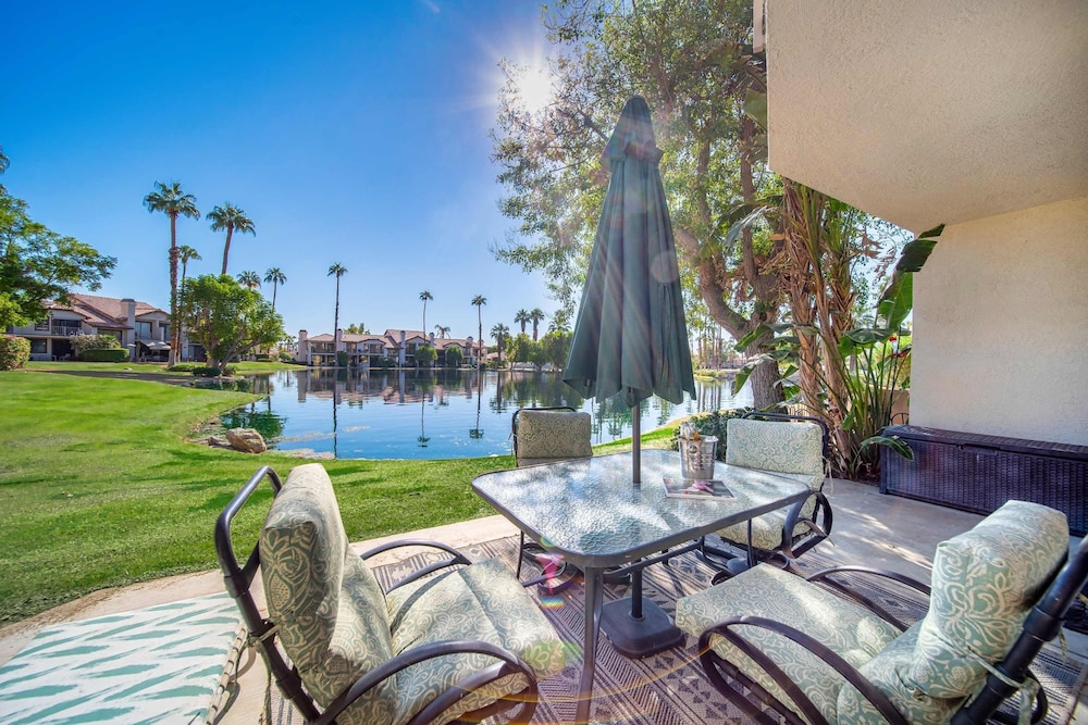 Cozy Lakeside Retreat in PGA West Bbq Scenic Views