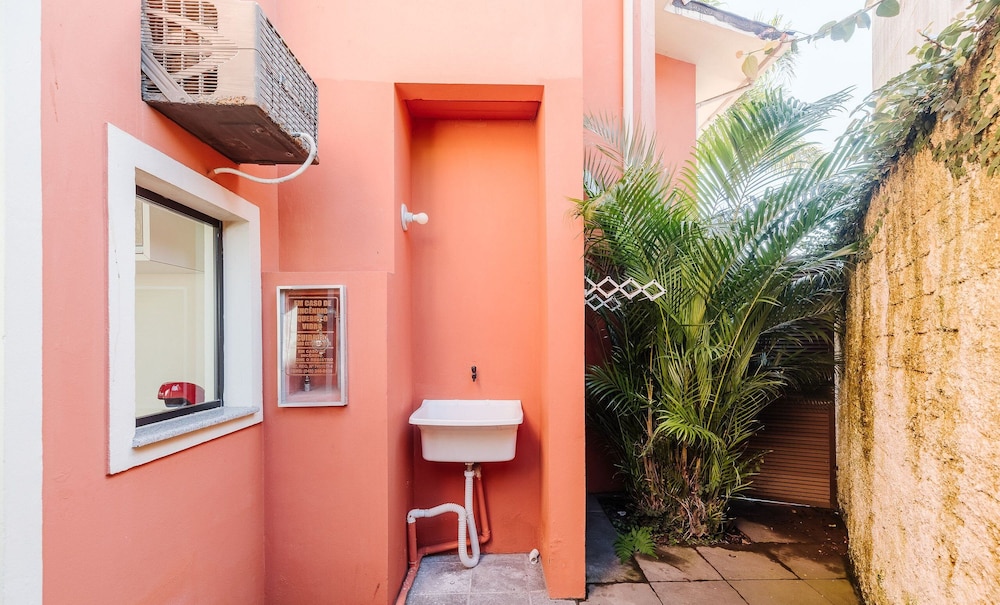JOFs Apartamentos c Piscina e Vista Mar