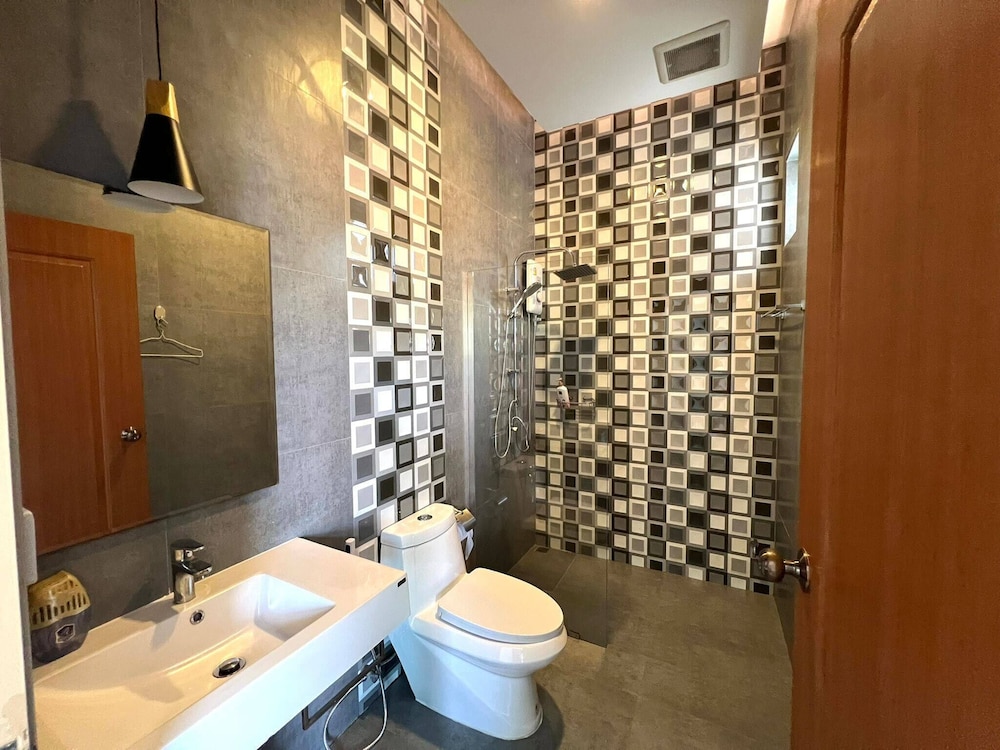 Orange Private Pool Villa, Near Cham Am Beach