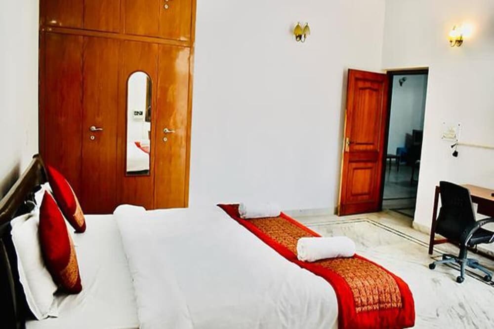 Fabhotel Noida Dreamz