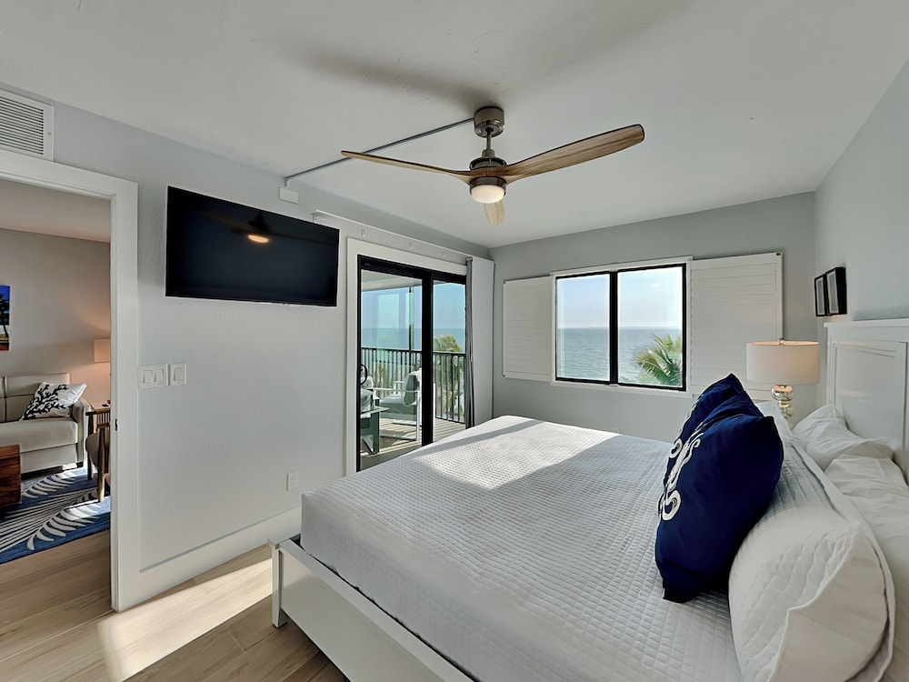 Seaside 4 by Distinctive Beach Rentals