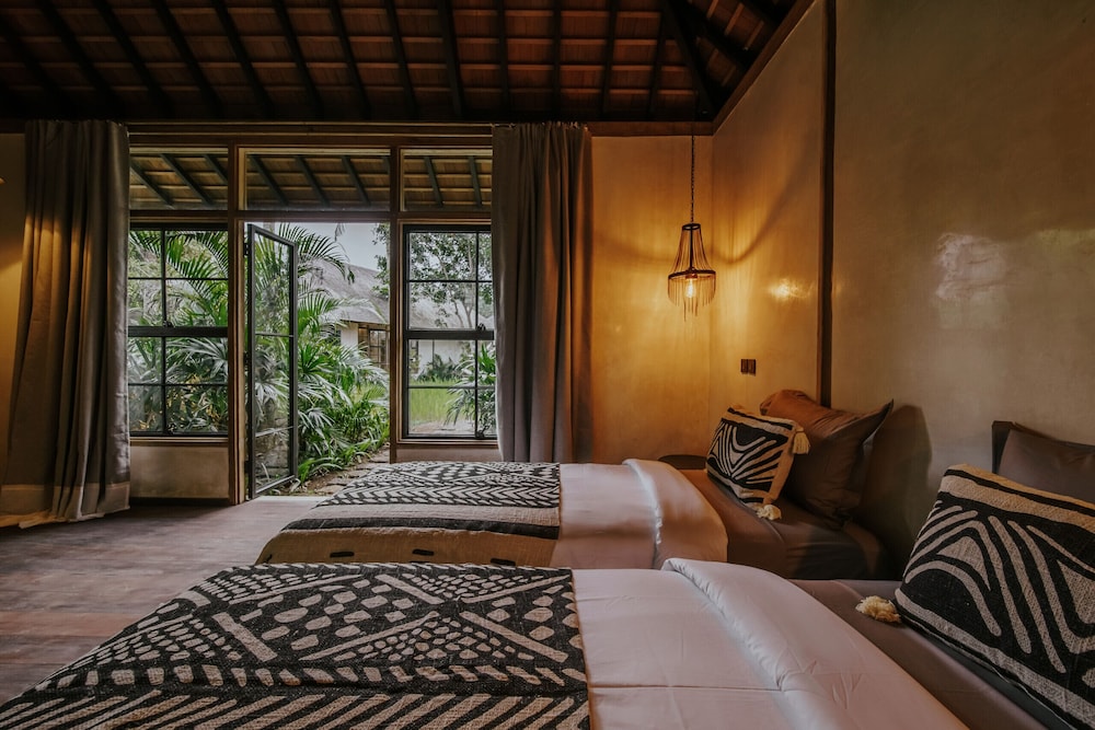 Exceptional 9BR Incredible Jungle View, River Access view 2