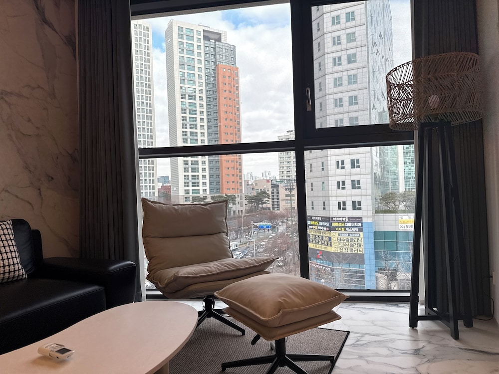 Caelum Black Gangnam Luxury Apt
