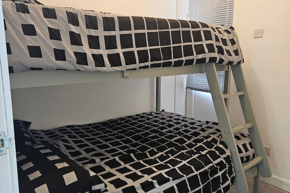 Modern 2-bedroom Apartment, Near Central London