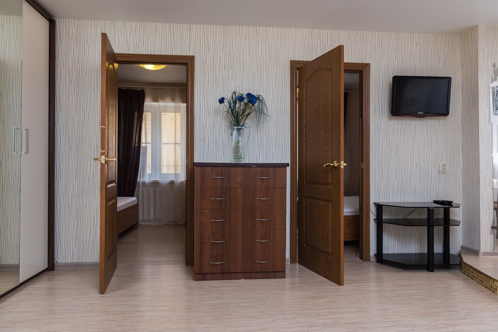 Cozy three bedroom apartment on Lenina