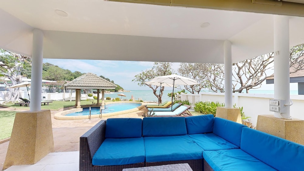 Idyllic Samui Beach Villa Resort