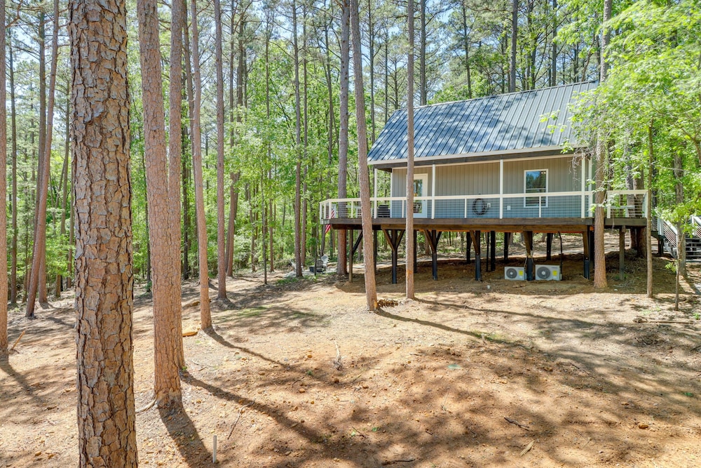 Greers Ferry Treehouse-style Cabin w/ Lake Access! view 3