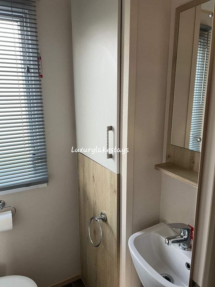 Beautiful 3-bed Hot Tub Lodge at Tattershall Lakes