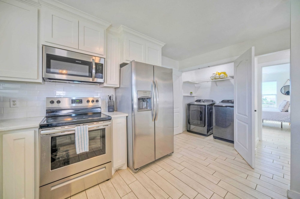 Sleeps 20! 2 Homes Near the Beach, Private Pools, Gameroom, Large Family Retreat