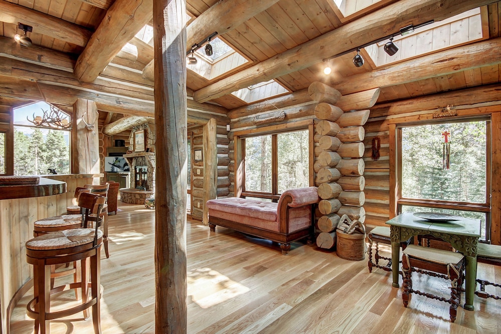 Bear Lodge 6 Bedroom Home by RedAwning