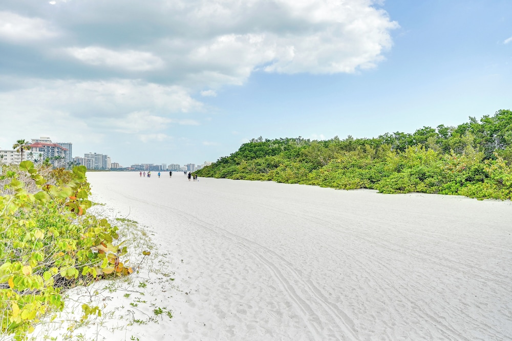 Sunset View & On Beach: Marco Island Condo