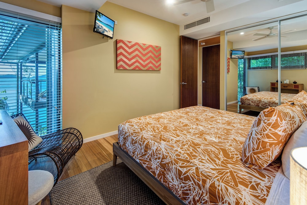 Edge 18 Waterfront Luxury