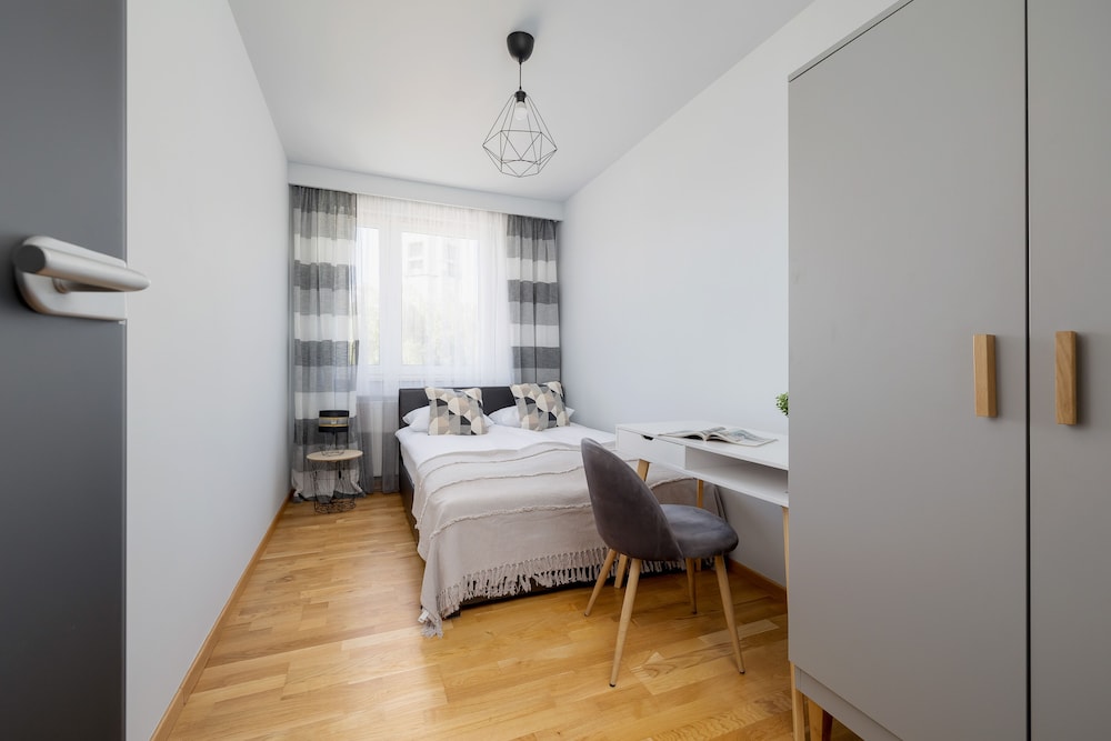 Family Katowice Apartment by Renters