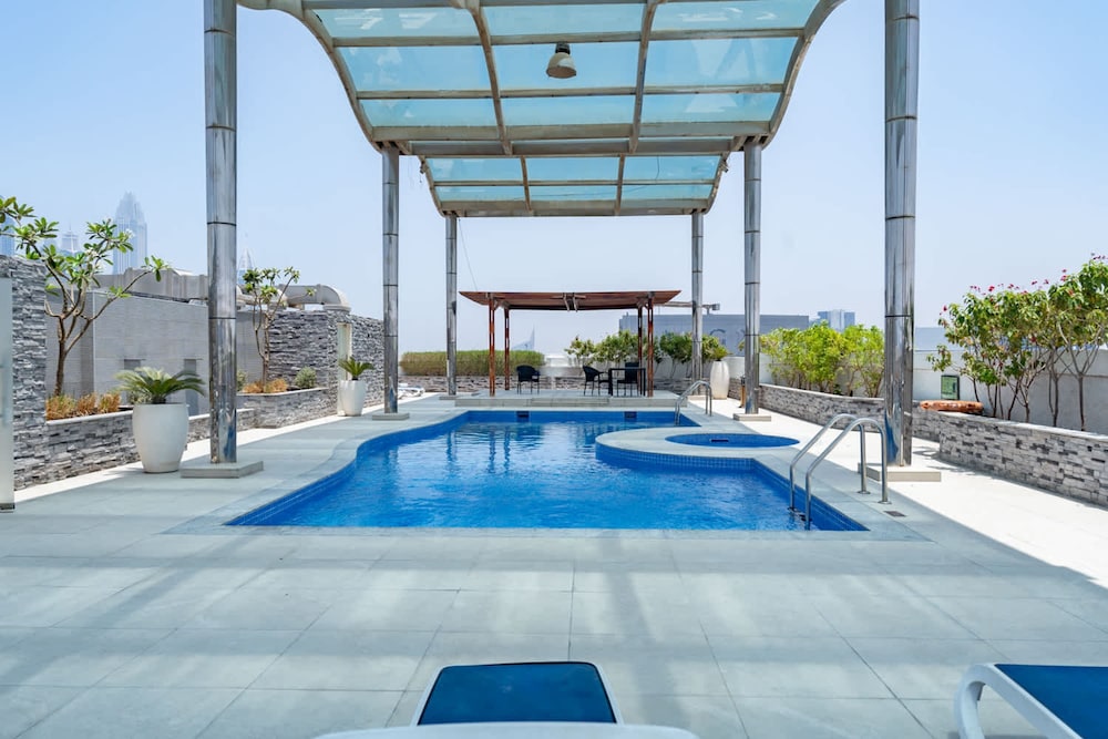 Spacious Serene 2 Bedroom in JLT for 4