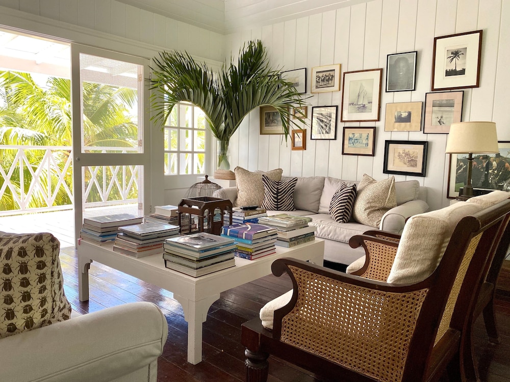 Hibiscus Hill Guest House - Elegant Garden Oasis, Pink Sand Bch 4 Bedroom Home